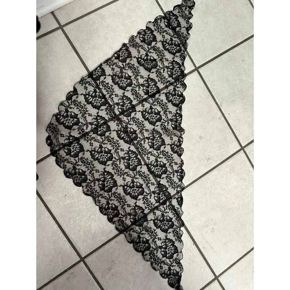 Vintage Black Lady Of Spain Lace Floral Mantilla Scarf/Veil Scalloped -
